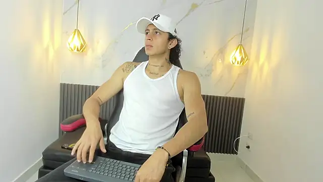 Snapshot of JeyTeylor chatting on 04.13.26 JeyTeylor online show from 04.13.26