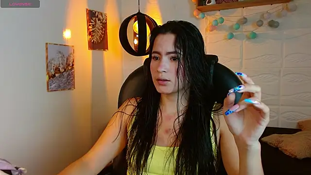 Snapshot of rosaleia_ chatting on 06.16.26 rosaleia online show from 06.16.26