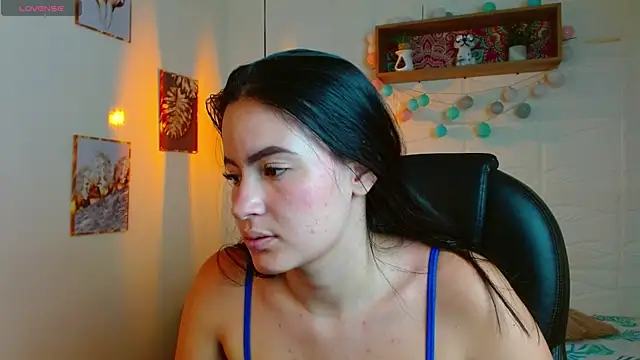 Snapshot of rosaleia_ chatting on 06.19.26 rosaleia online show from 06.19.26