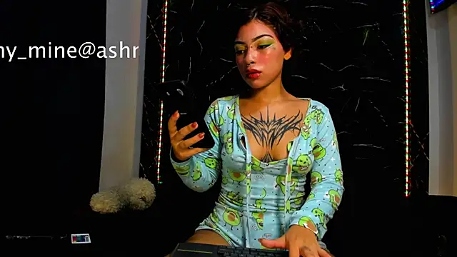 Snapshot of Ashnikko___ chatting on 06.19.26 Ashnikko online show from 06.19.26