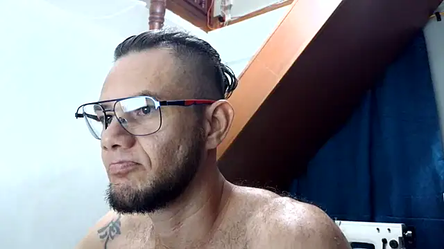 Snapshot of andrew_1520 chatting on 02.04.26 andrew 1520 online show from 02.04.26