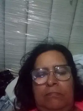Snapshot of PienCanela chatting on 04.25.26 PienCanela online show from 04.25.26