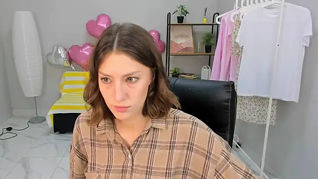 Freya Belis online show from 04.28.26