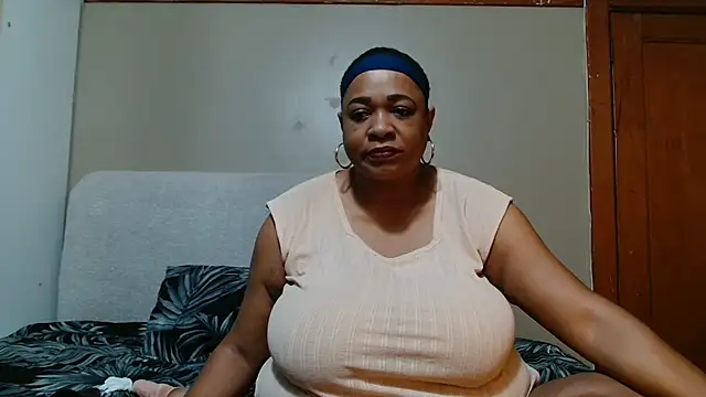 BUSTYQUEEN56  online show from 06.20.26