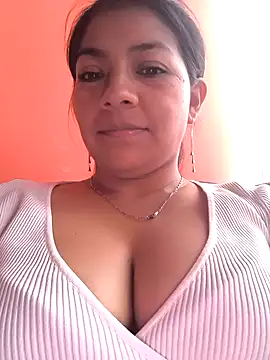 Snapshot of Tamaraxxx_hot chatting on 04.15.26 Tamaraxxx hot online show from 04.15.26