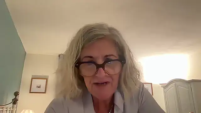 Snapshot of NaughtyMonicaUK chatting on 04.24.26 NaughtyMonicaUK online show from 04.24.26