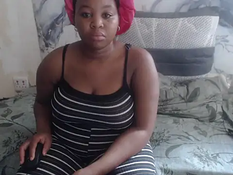 Snapshot of Lillypearl chatting on 04.14.26 Lillypearl online show from 04.14.26