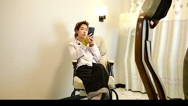 Mia--11 online show from 04.13.26