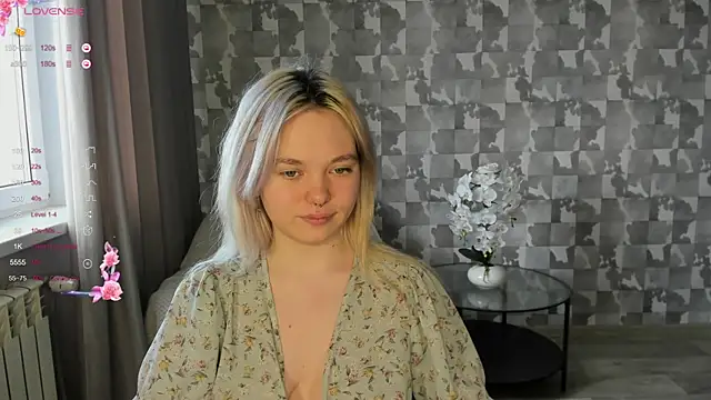 Snapshot of Anna_Delon chatting on 04.23.26 Anna Delon online show from 04.23.26