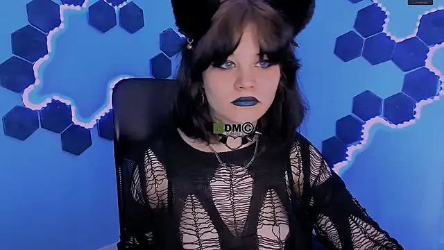 nikki kiss  online show from 05.10.26