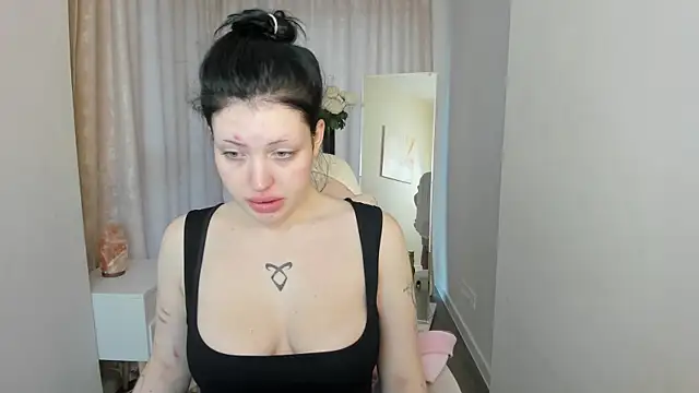 Snapshot of Jena_Mi1ler chatting on 05.11.26 Jena Mi1ler online show from 05.11.26