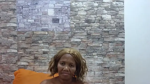 BossyBustyQueen online show from 05.10.26
