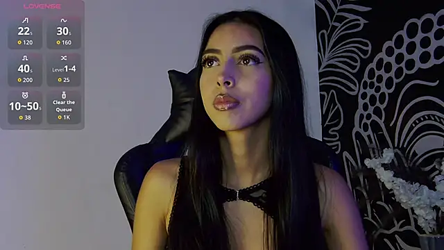 Snapshot of Mia_Gloww_ chatting on 04.22.26 Mia Gloww online show from 04.22.26