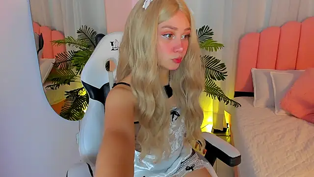Snapshot of sweett_fire chatting on 04.23.26 sweett fire online show from 04.23.26