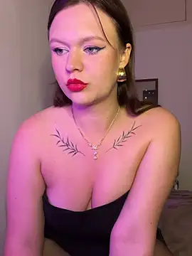 Snapshot of SweetLikaaa chatting on 04.28.26 SweetLikaaa online show from 04.28.26