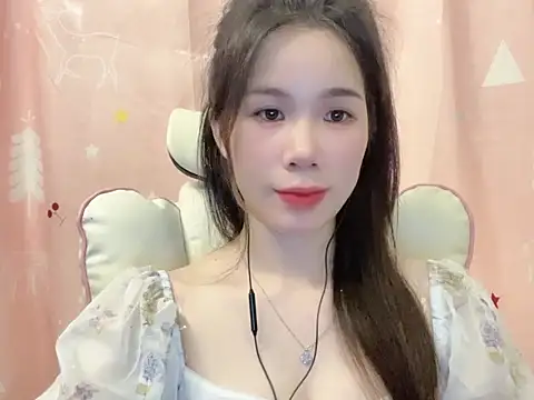 Snapshot of Luna3579 chatting on 05.05.26 Luna3579 online show from 05.05.26
