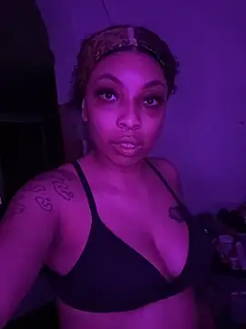 Snapshot of phatpussycat6967 chatting on 04.15.26 phatpussycat6967 online show from 04.15.26