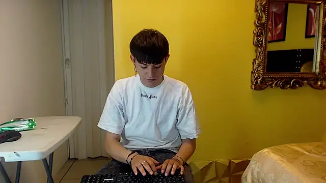 Snapshot of luckk_ chatting on 05.21.26 luckk online show from 05.21.26