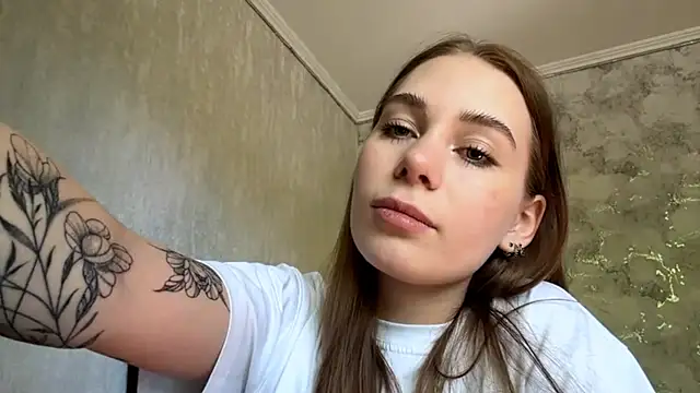 Snapshot of FlufyRabbit chatting on 04.15.26 FlufyRabbit online show from 04.15.26