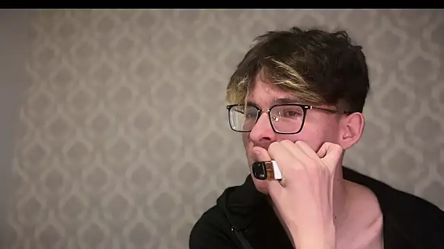 Snapshot of niksikori chatting on 04.15.26 niksikori online show from 04.15.26