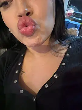 Snapshot of Sara_fun chatting on 01.15.25 Sara fun online show from 01.15.25