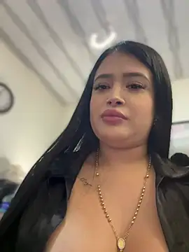 Snapshot of Sara_fun chatting on 03.18.25 Sara fun online show from 03.18.25