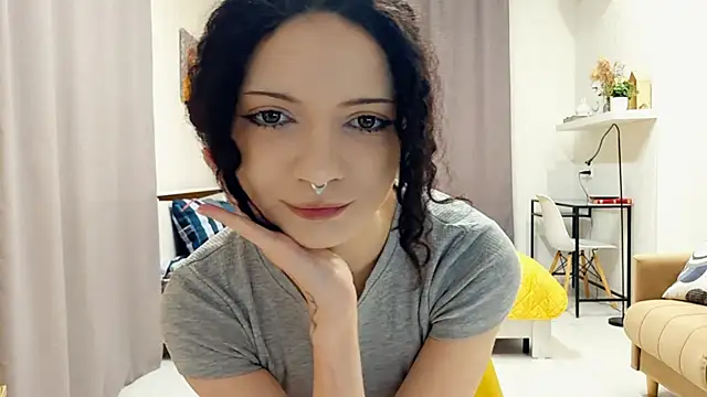 CinnamonCurl online show from 05.04.26