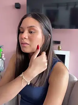 AuroraMoore Pink online show from 04.16.26