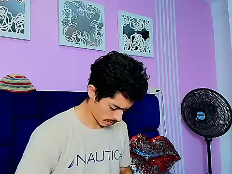 Snapshot of taylor_Stele chatting on 04.28.26 taylor Stele online show from 04.28.26