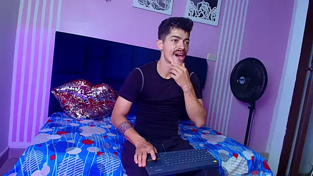 taylor Stele online show from 06.12.26