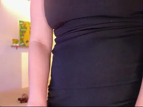 ShantallPariss online show from 04.17.26