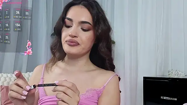 Snapshot of SweetAuraa chatting on 06.17.26 SweetAuraa online show from 06.17.26
