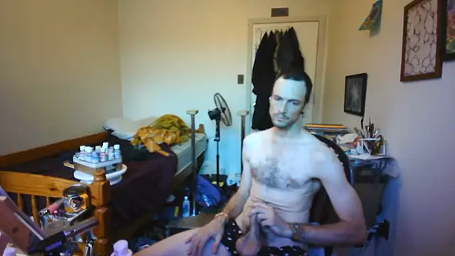Snapshot of JohnnyMoves chatting on 07.21.26 JohnnyMoves online show from 07.21.26