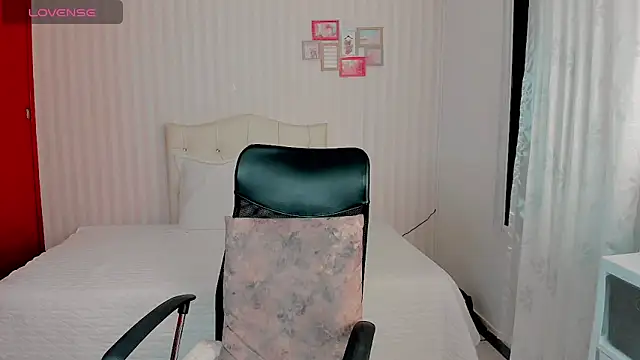 hottie emma james online show from 04.19.26