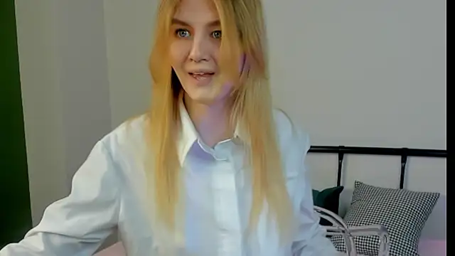 TonyaMeow online show from 04.18.26