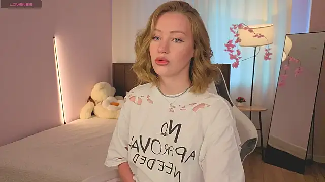EvaHamilton online show from 07.10.26
