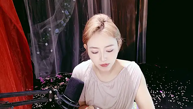 Unique Mia online show from 05.28.26