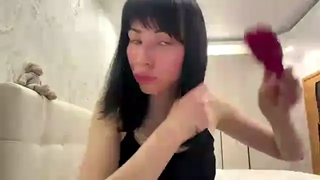 Snapshot of LuisaAlconcel chatting on 05.14.26 LuisaAlconcel online show from 05.14.26
