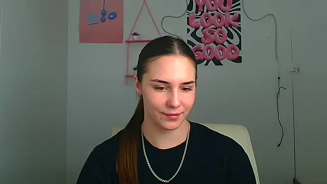 Snapshot of Kyara_ra chatting on 06.18.26 Kyara ra online show from 06.18.26