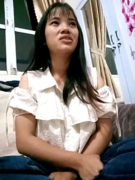 LucyBri01 online show from 04.18.26