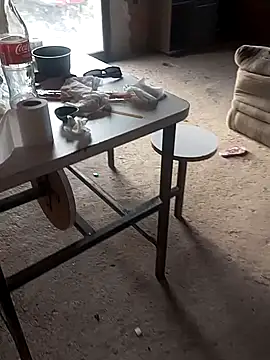  - - -larissa - - - online show from 04.21.26