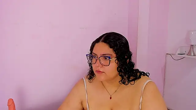 Snapshot of roxxxana_blake chatting on 05.10.26 roxxxana blake online show from 05.10.26