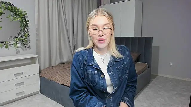 BlondeAura online show from 05.06.26