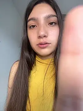 Snapshot of Soffy_20 chatting on 05.27.26 Soffy 20 online show from 05.27.26