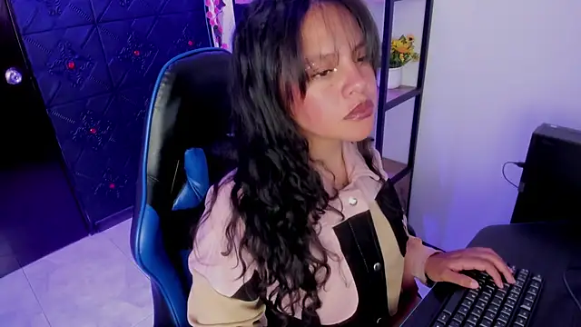 LilaVelvet online show from 05.08.26