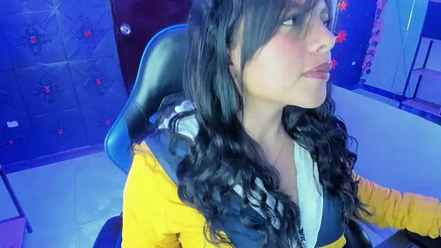 LilaVelvet online show from 06.12.26