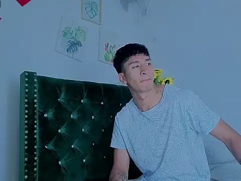 Snapshot of Zayn_Moretti chatting on 06.19.26 Zayn Moretti online show from 06.19.26