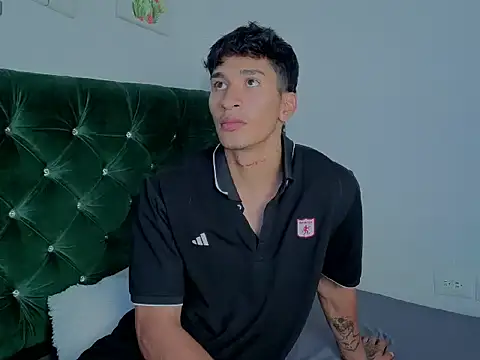 Snapshot of Zayn_Moretti chatting on 06.24.26 Zayn Moretti online show from 06.24.26