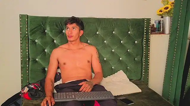 Snapshot of Zayn_Moretti chatting on 06.29.26 Zayn Moretti online show from 06.29.26