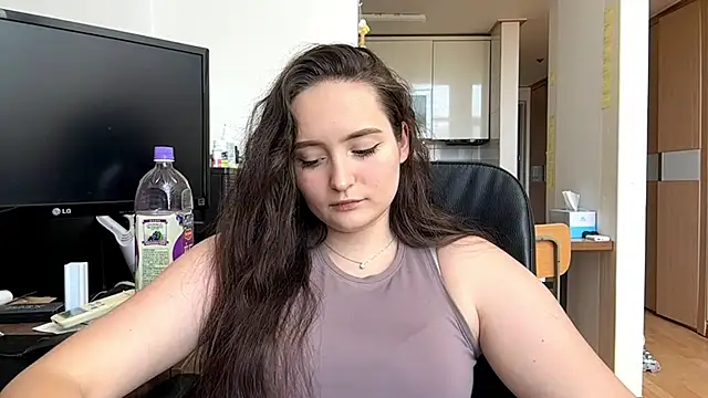 Emilly Cart online show from 05.10.26